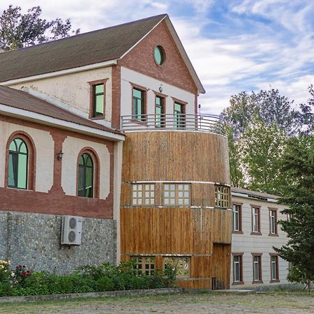 Chabiant Guesthouse Chateau Monolit Ikinci Yeniyol Kültér fotó