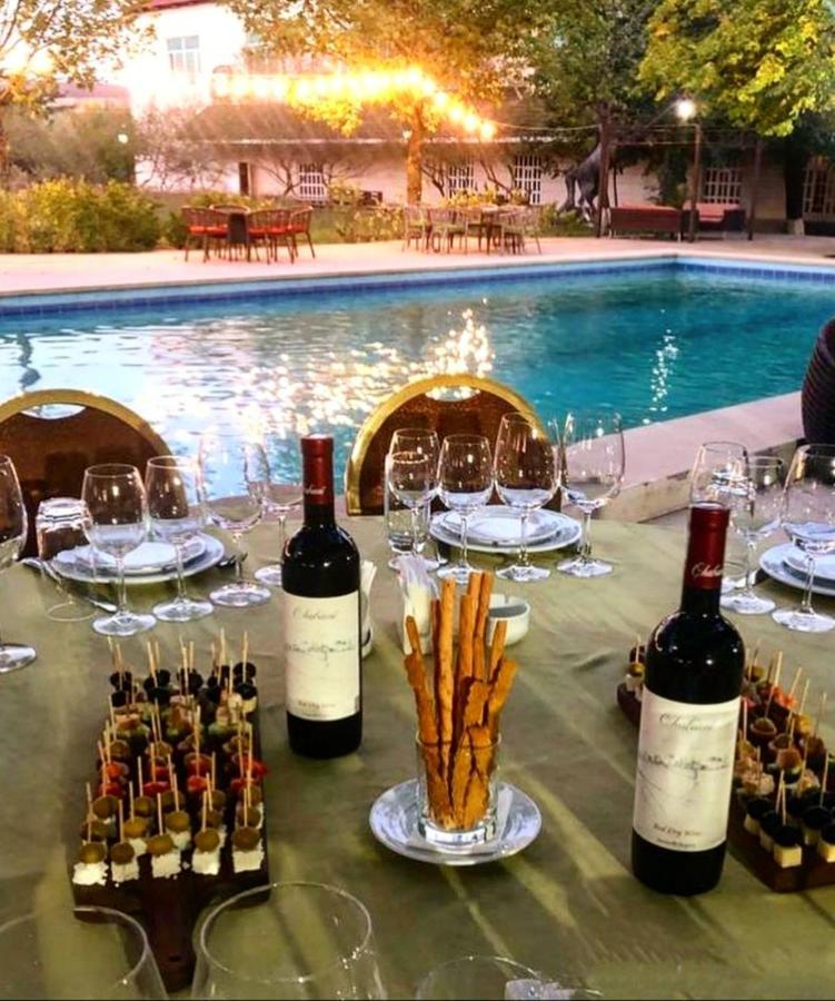 Chabiant Guesthouse Chateau Monolit Ikinci Yeniyol Kültér fotó