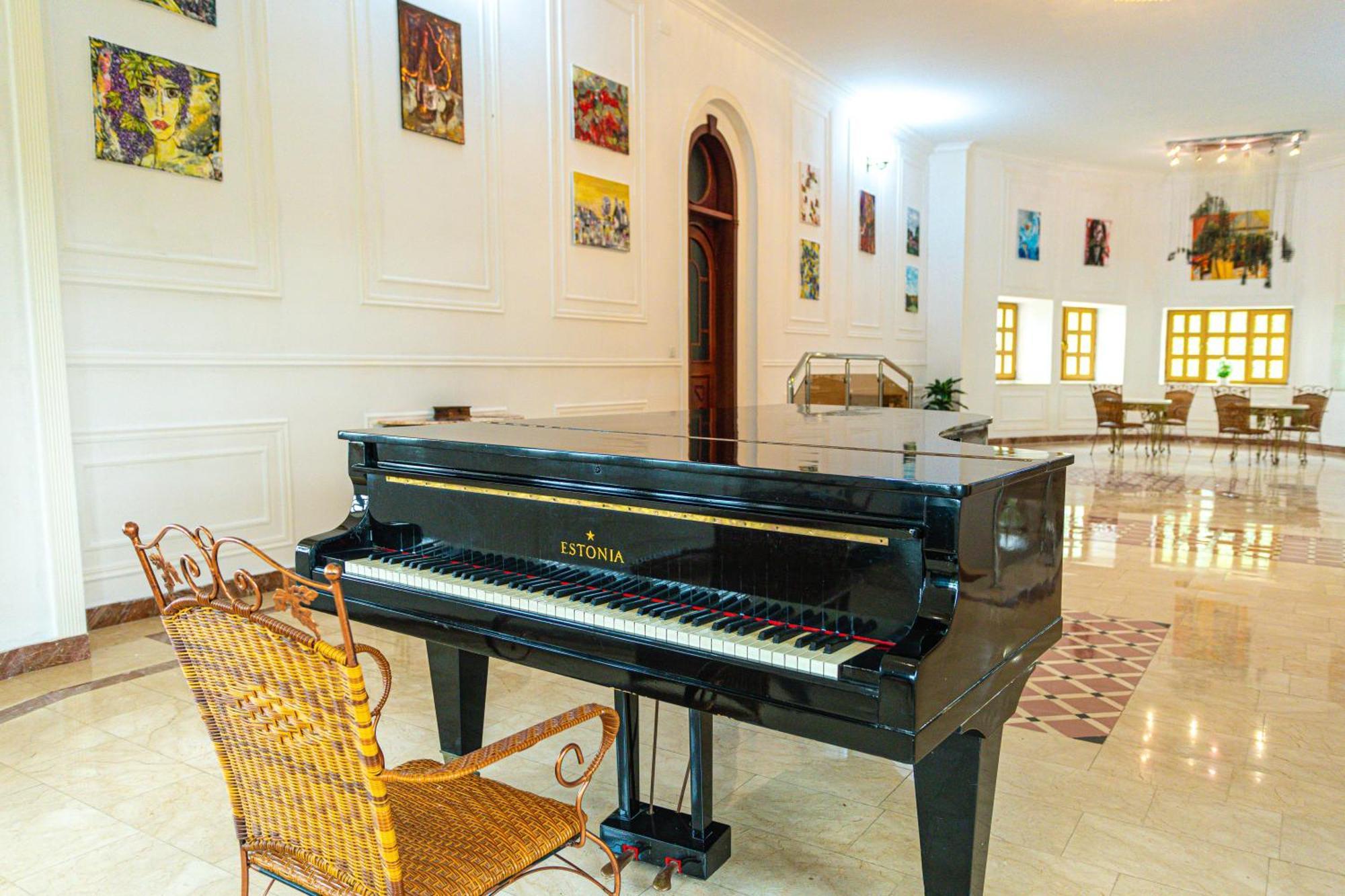 Chabiant Guesthouse Chateau Monolit Ikinci Yeniyol Kültér fotó