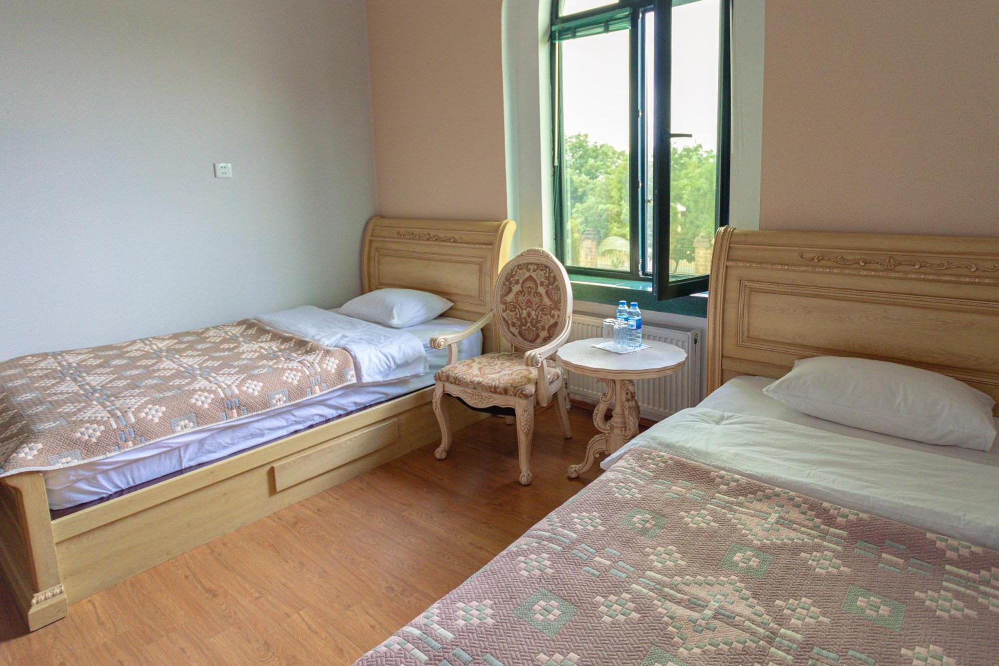 Chabiant Guesthouse Chateau Monolit Ikinci Yeniyol Kültér fotó