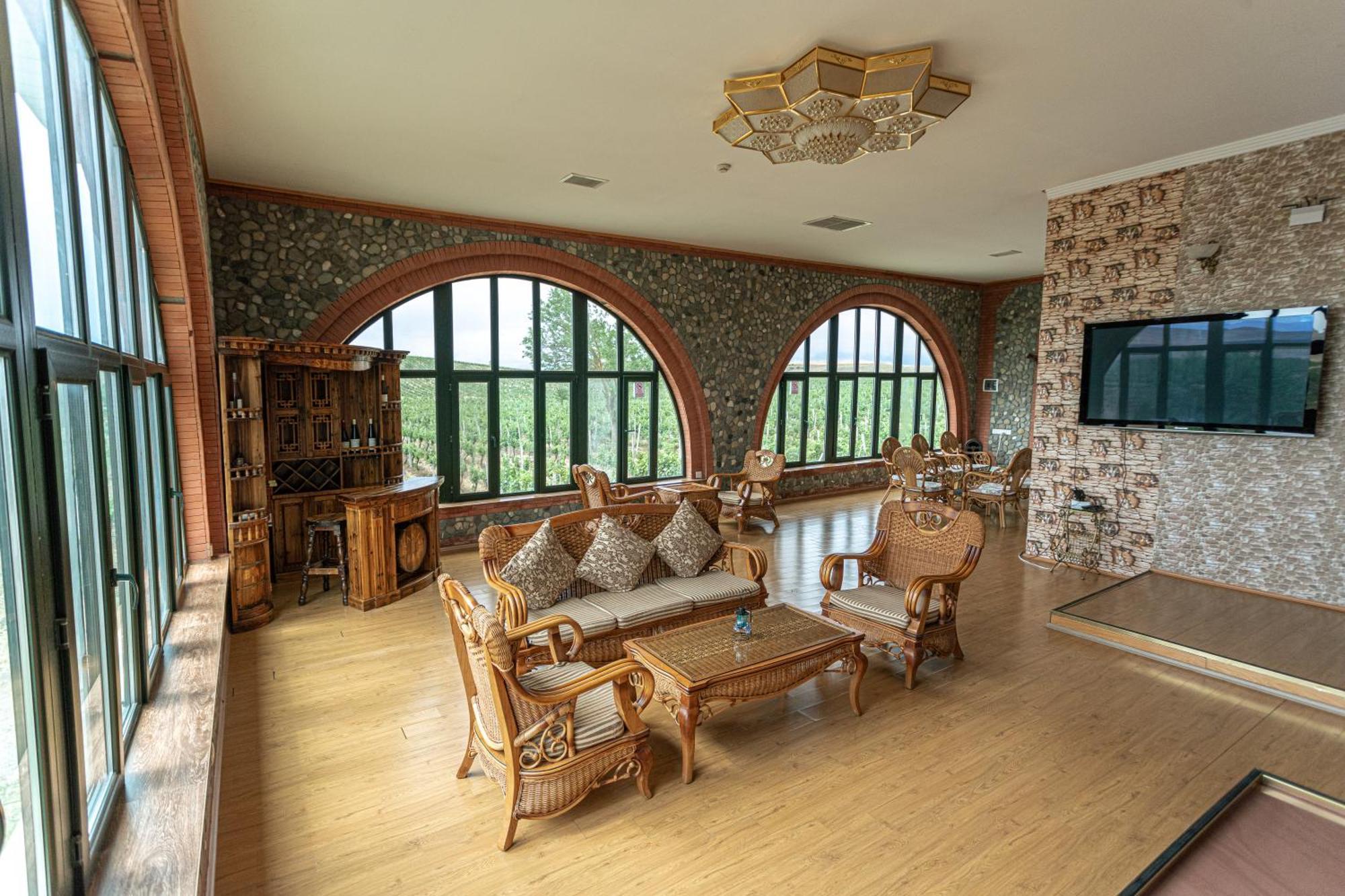 Chabiant Guesthouse Chateau Monolit Ikinci Yeniyol Kültér fotó
