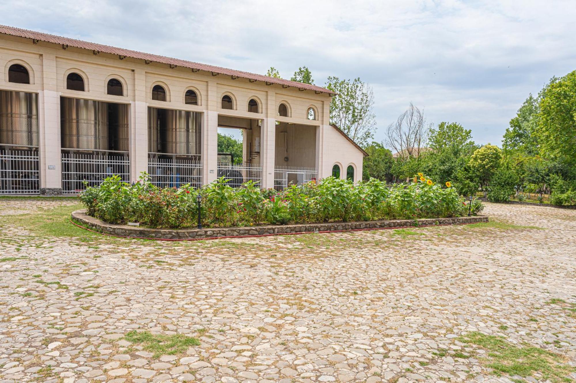 Chabiant Guesthouse Chateau Monolit Ikinci Yeniyol Kültér fotó