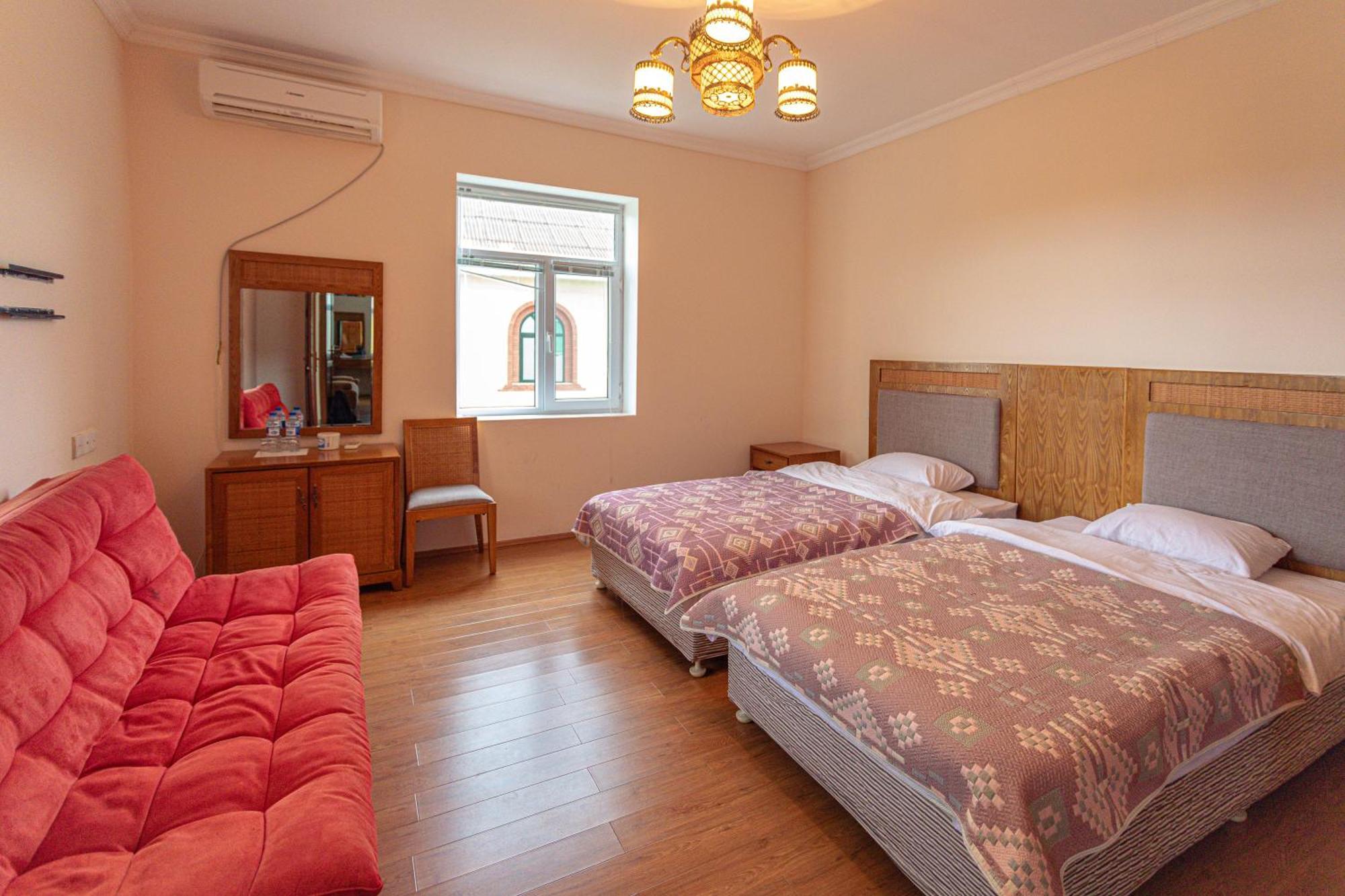 Chabiant Guesthouse Chateau Monolit Ikinci Yeniyol Kültér fotó