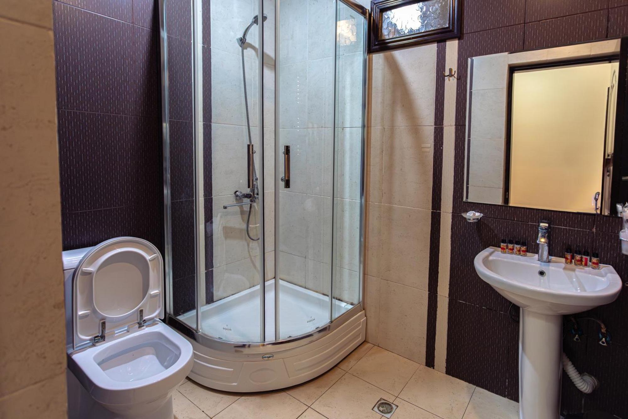 Chabiant Guesthouse Chateau Monolit Ikinci Yeniyol Kültér fotó
