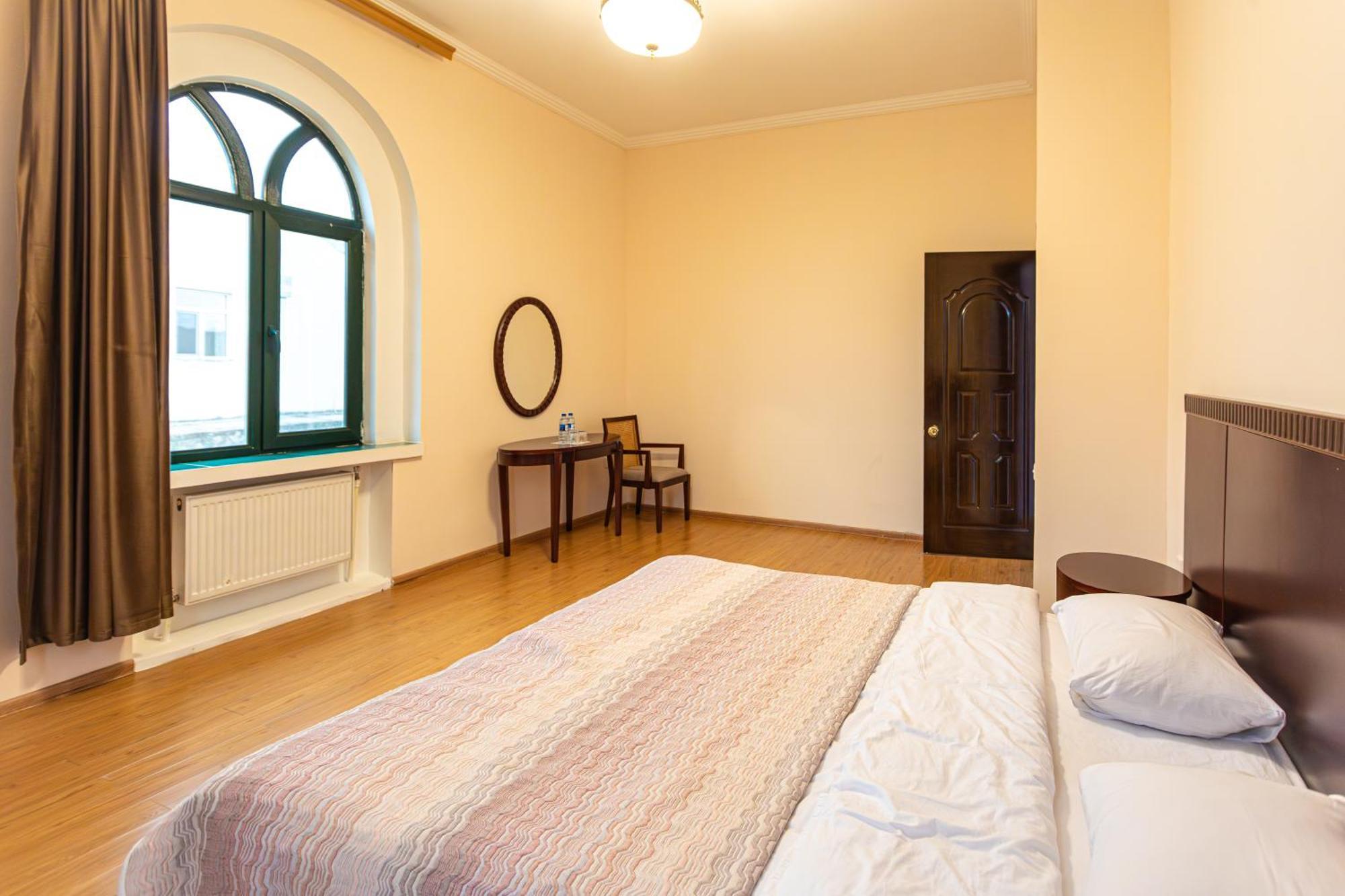 Chabiant Guesthouse Chateau Monolit Ikinci Yeniyol Kültér fotó