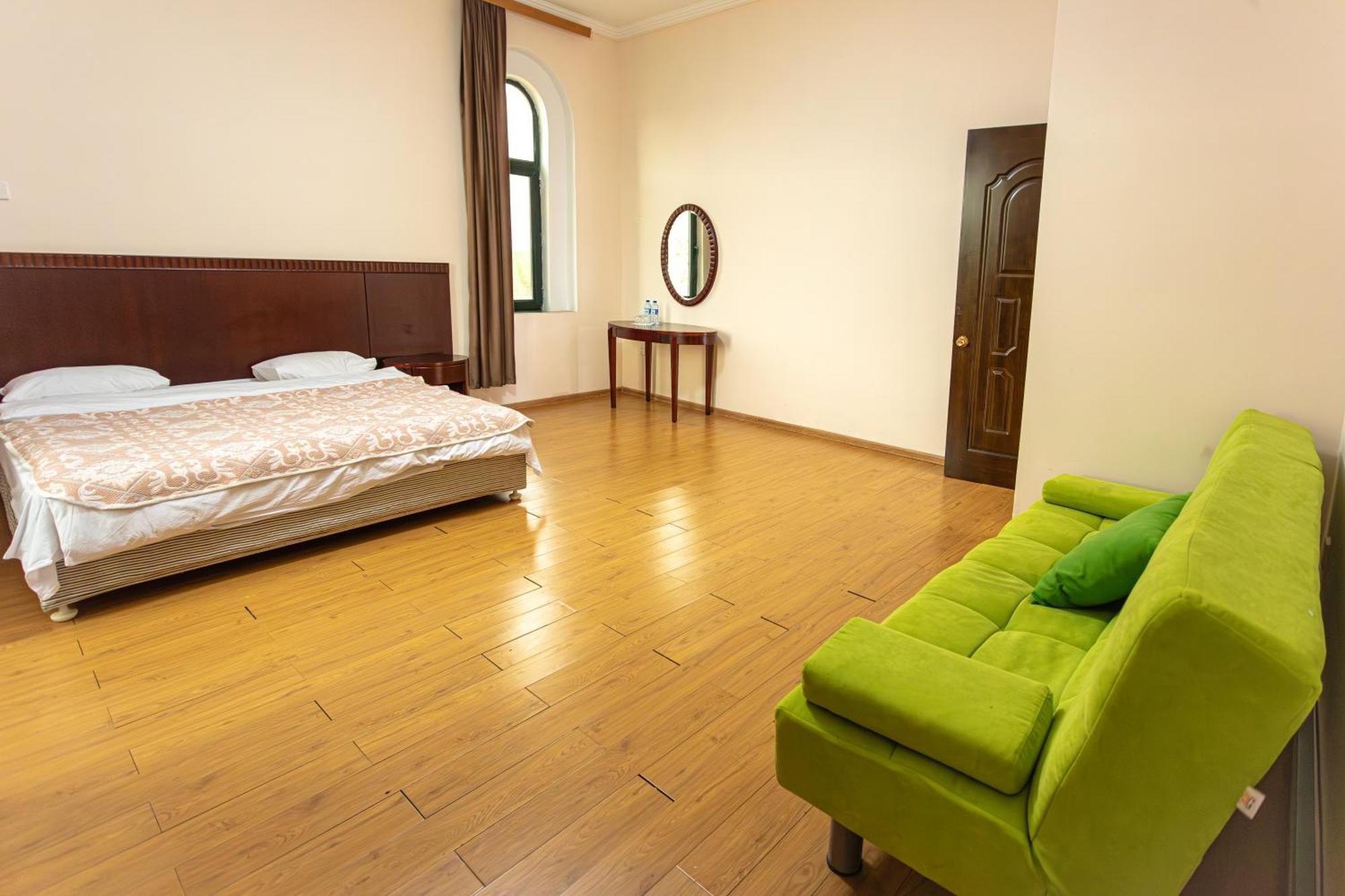 Chabiant Guesthouse Chateau Monolit Ikinci Yeniyol Kültér fotó