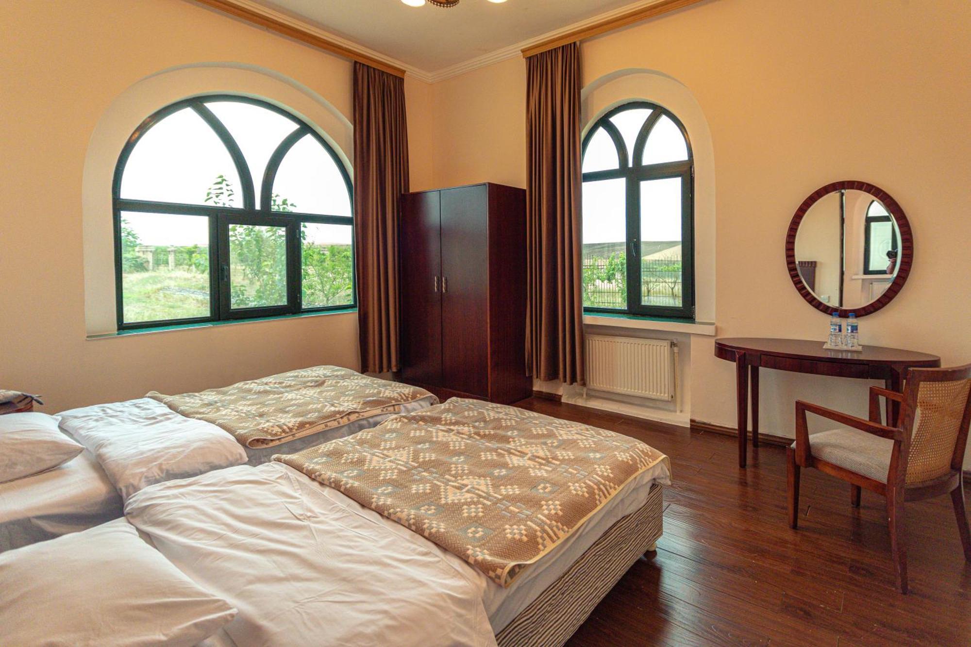Chabiant Guesthouse Chateau Monolit Ikinci Yeniyol Kültér fotó