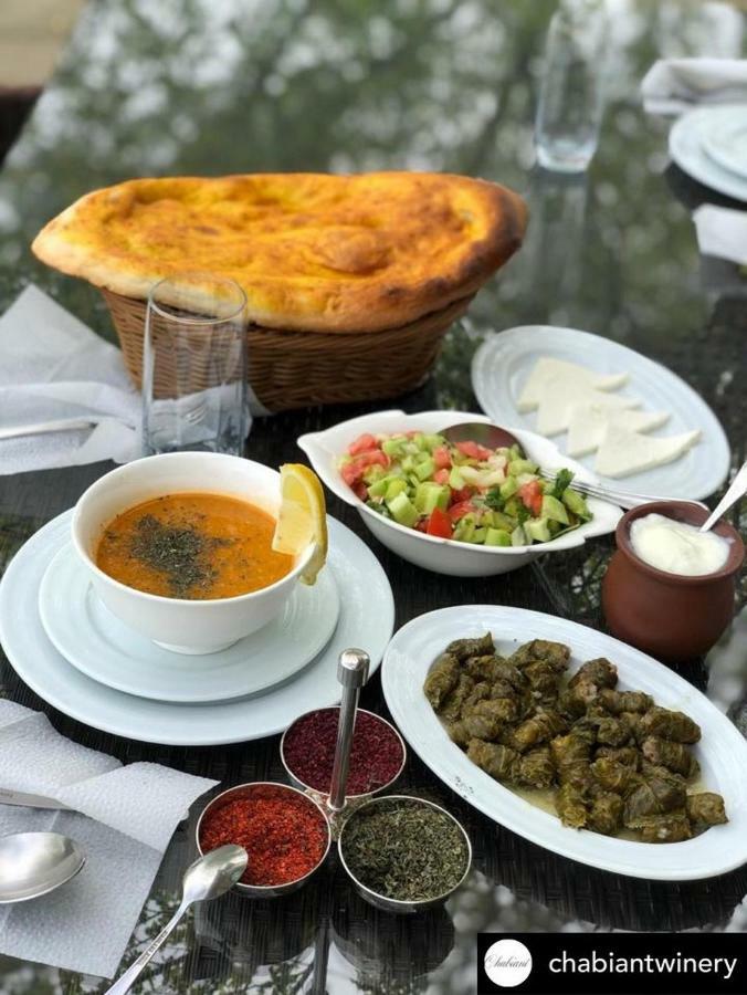 Chabiant Guesthouse Chateau Monolit Ikinci Yeniyol Kültér fotó